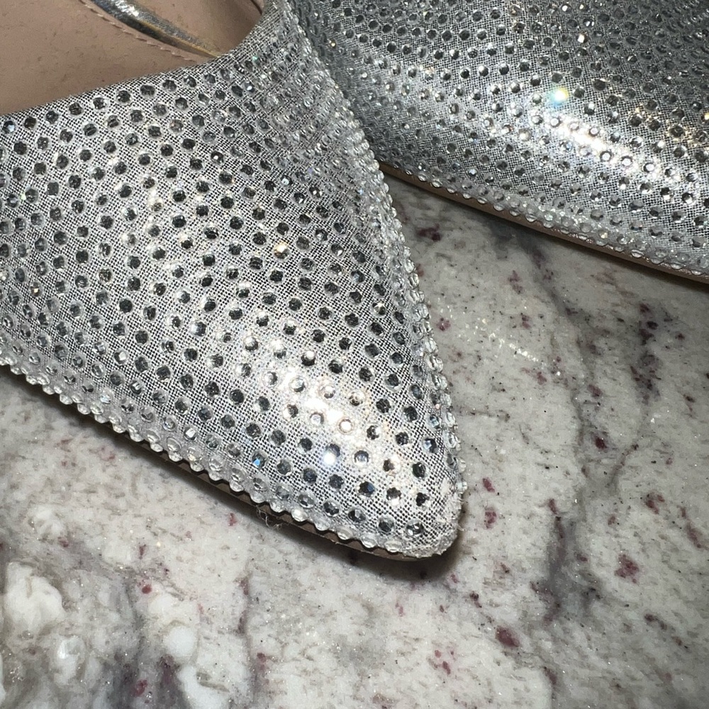Shine bright like a diamond with these sparkly pumps